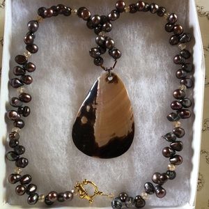 Handmade handcrafted Pearl bead necklace with shell pendant NEW in box